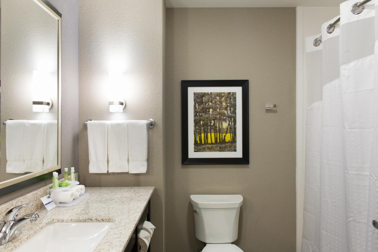 Holiday Inn Express And Suites Madison Central By Ihg Luaran gambar