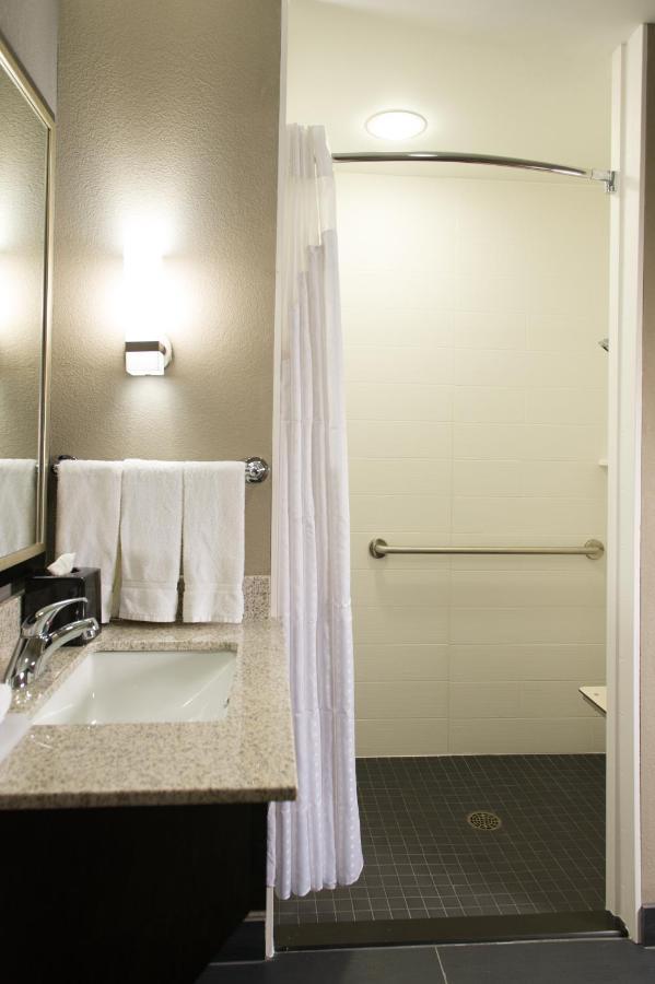 Holiday Inn Express And Suites Madison Central By Ihg Luaran gambar