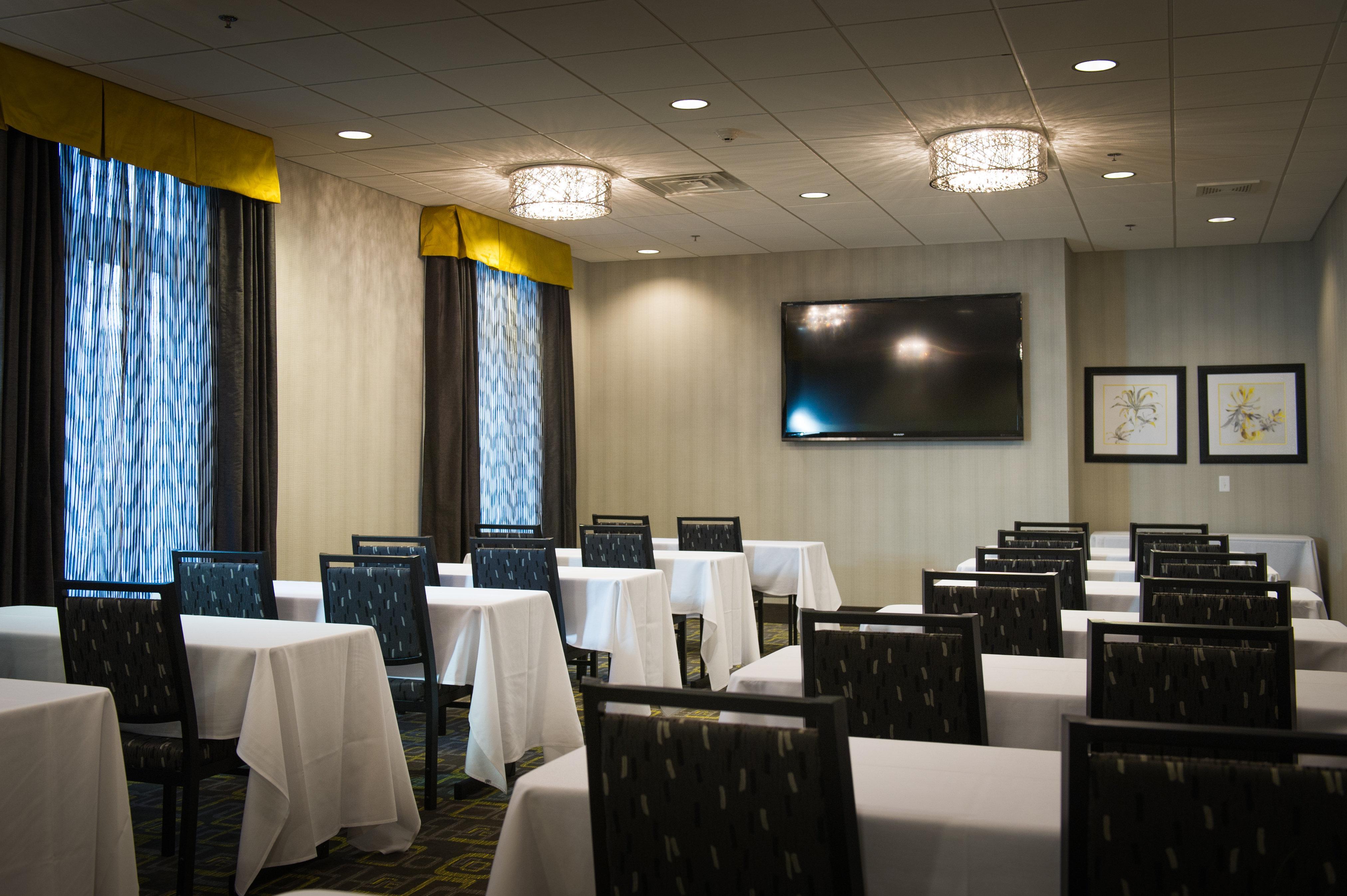 Holiday Inn Express And Suites Madison Central By Ihg Luaran gambar